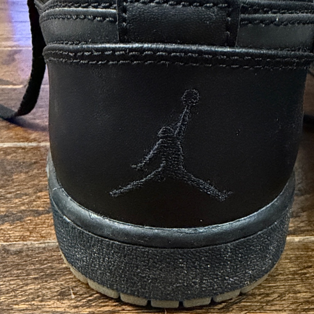 Nike Jordan 1 Winterized Men's All-Black High-Top Sneakers - Picture 4 of 8
